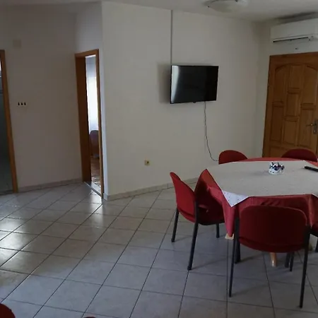 Πανσιόν Complex In - Omis