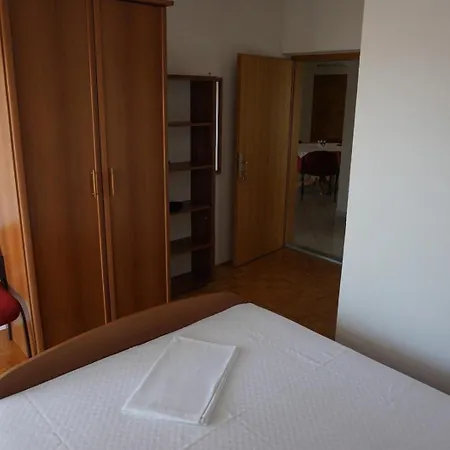 Complex In - Omis 3* Duće