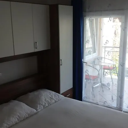 Πανσιόν Complex In - Omis 3*