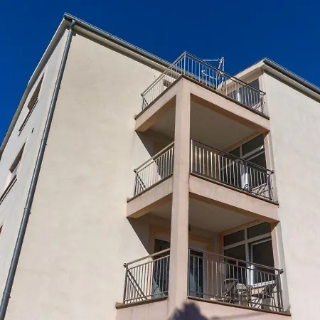 Complex In - Omis 3* Duće