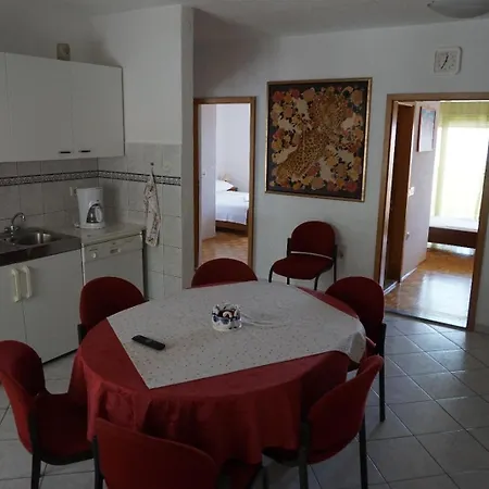 Complex In - Omis 3* Duće