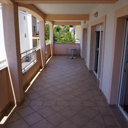 Complex In - Omis 3*